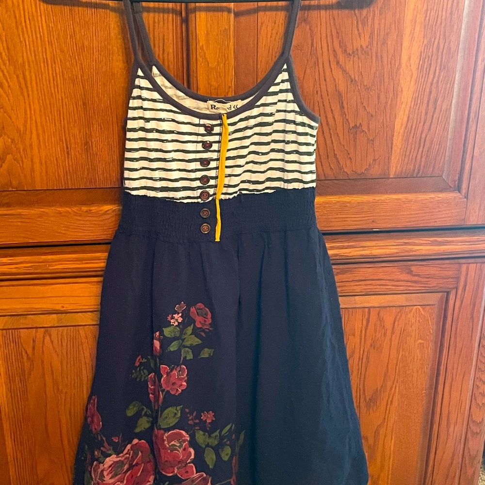 Juniors Rewind Brand size M fits like a woman’s Small!